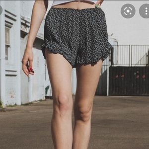 Brandy melville floral shorts!